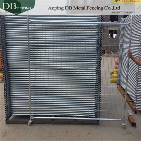 2.1m x 2.4m A.S. 4687-2007 Australia Construction Site Temporary Fencing Panels Wall Thick 2.0mm Infilled Mesh 4.0 x 60 x 150mm