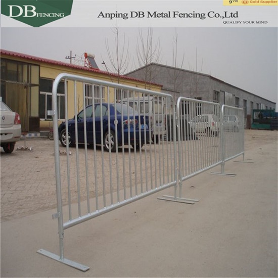 Security steel barricades with sturdy flat feet bases