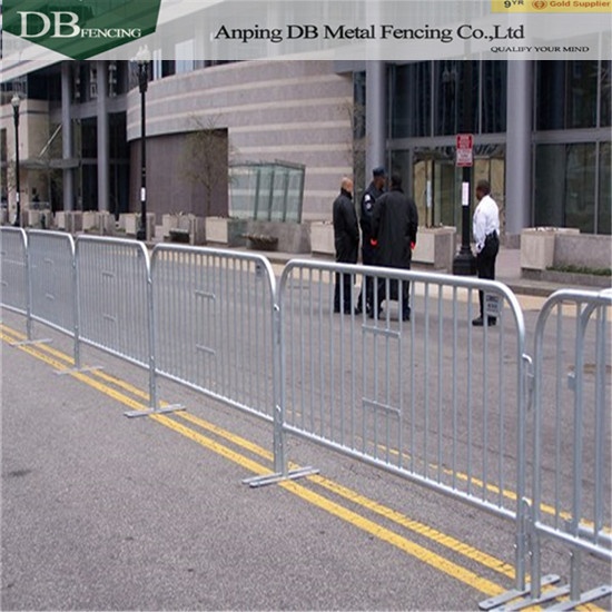 8 ft 6 in(2.6 m) x 43 in(109.2 cm) Crowd Control Barrier