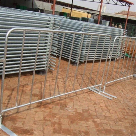 Effective and economical 90(in)x 43(in) Canada crowd control barrier for Construction sites