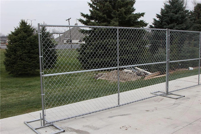 temporary chain link fence installed on roadside