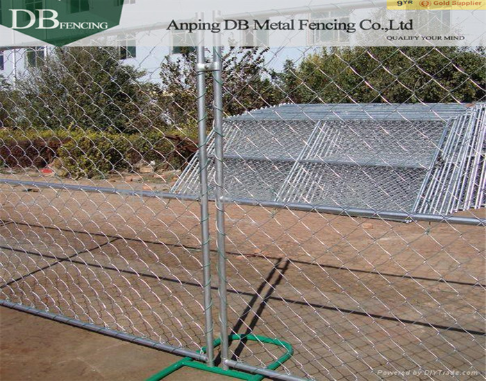 temporary chain link fence with stands in our factory