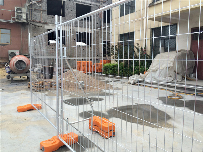 galvanized temporary fence installed with gate, feet and clamps 