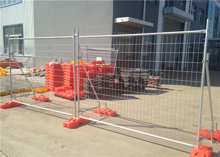 Temporary Fencing Barrier with HDPE Base Around Building Site - Model: 559 galvanized temporary fence installed with brace and feet in factory