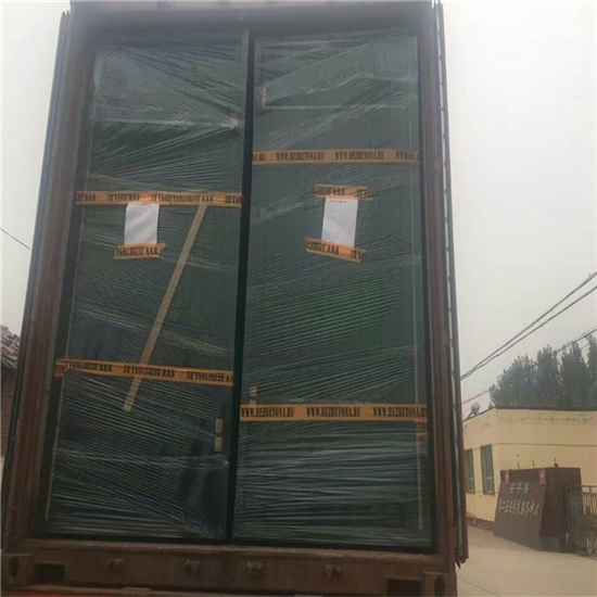 welded wire fence loading into container