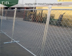 Construction site temporary chain link fence with detachable base