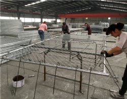 Construction site temporary chain link fence with detachable base