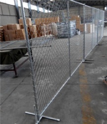 Construction site temporary chain link fence with detachable base
