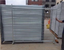 Temp fence panels withstand seaside environments and to extend service life and prevent breakage